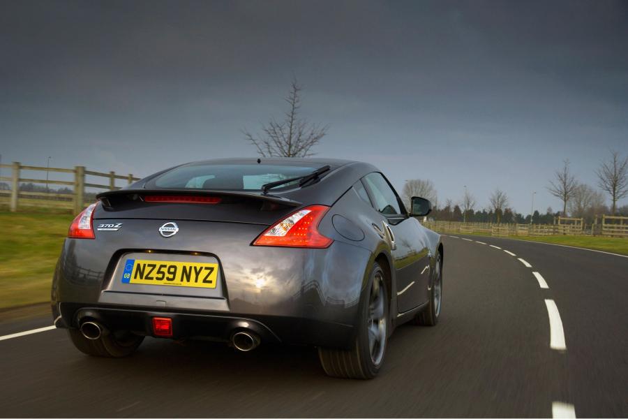  Nissan 370Z Black Edition 2010 года  (UK) (фото 6 из 11)